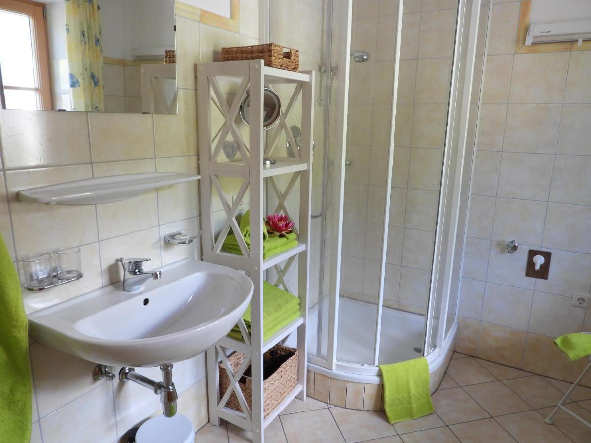 Bio-Bauernhof Einberghof Apartment Pfarrwerfen Bagian luar foto