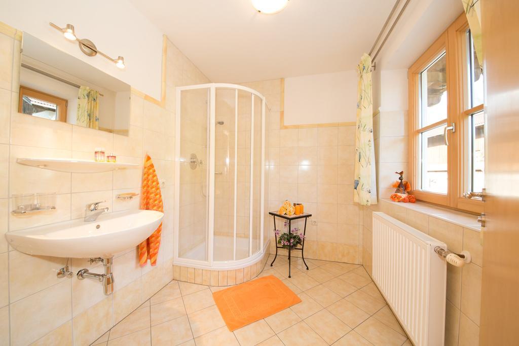 Bio-Bauernhof Einberghof Apartment Pfarrwerfen Ruang foto