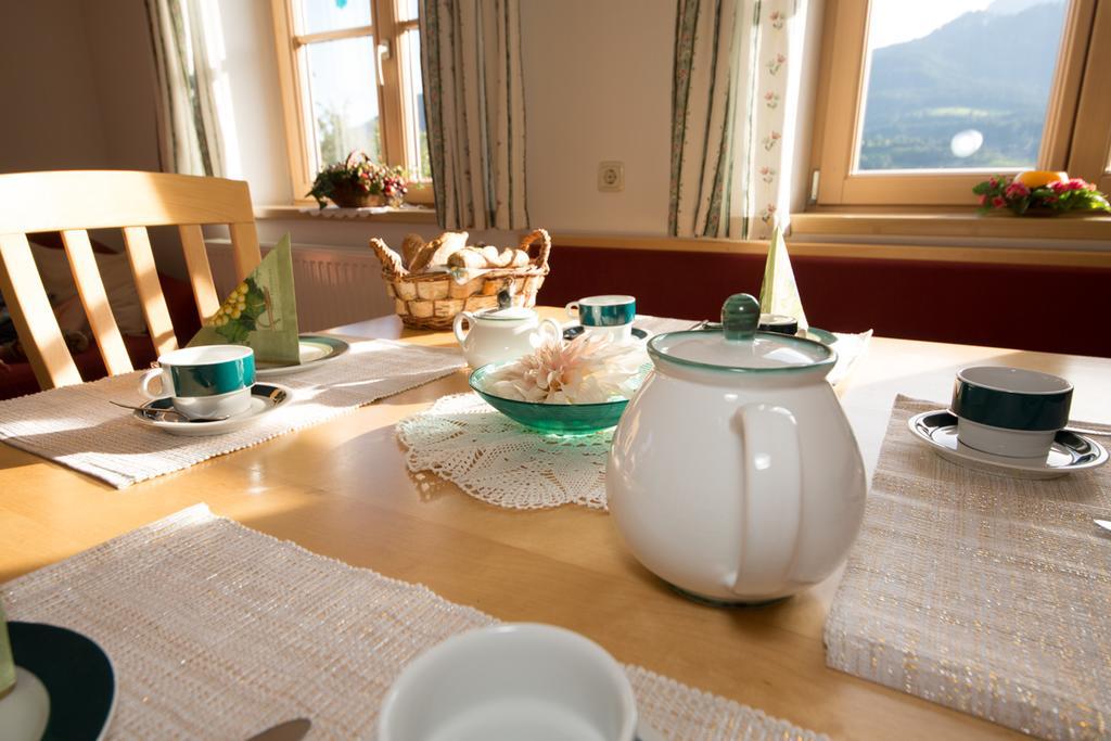 Bio-Bauernhof Einberghof Apartment Pfarrwerfen Bagian luar foto
