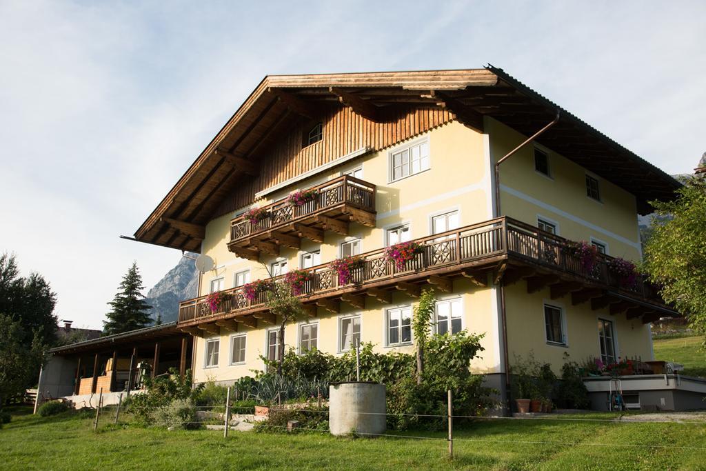 Bio-Bauernhof Einberghof Apartment Pfarrwerfen Bagian luar foto
